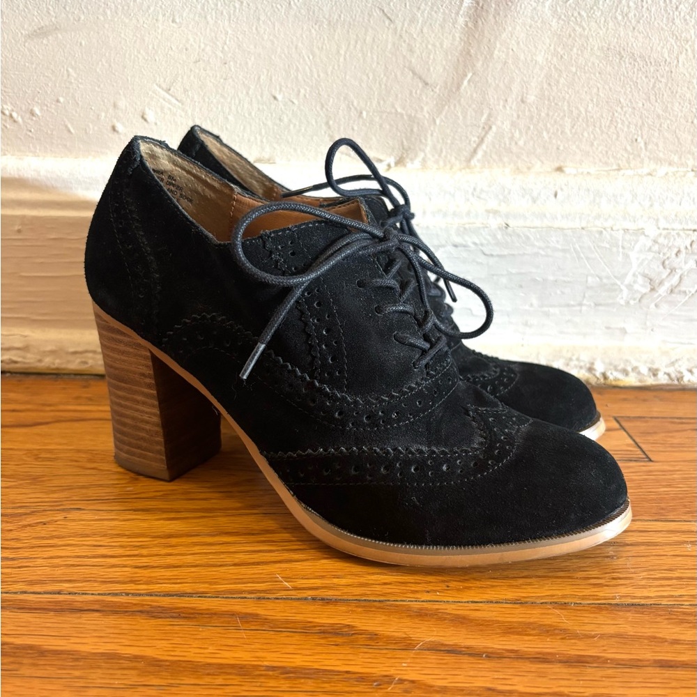 Women’s size 8 Steve Madden oxford wingtip black suede chunky heel booties